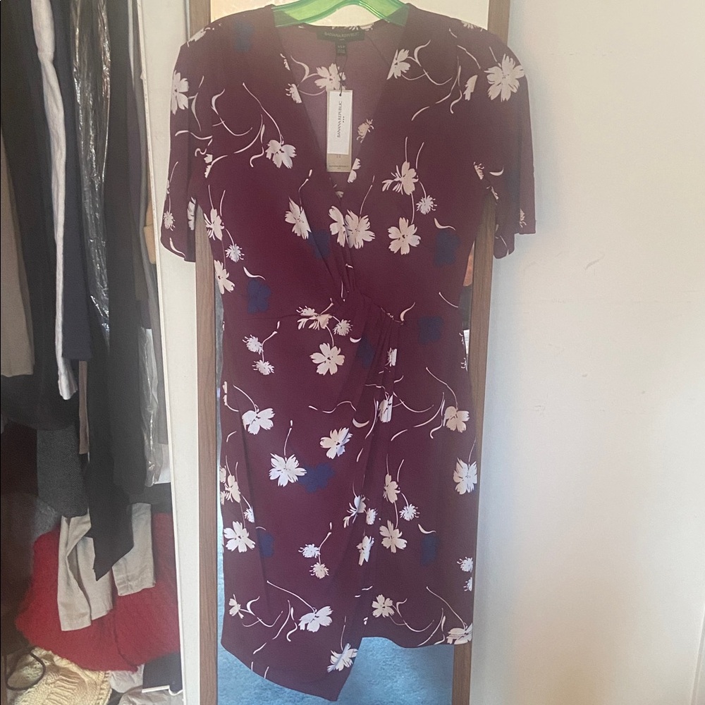 Banana Republic Plum Dress with Cream Floral Design extra small petite